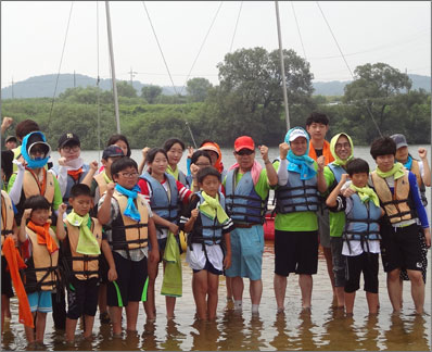 결손가정 자녀들과 물놀이
